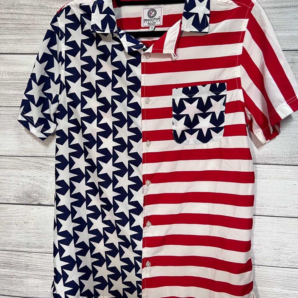 One Resolution Men’s Small American flag button down shirt
